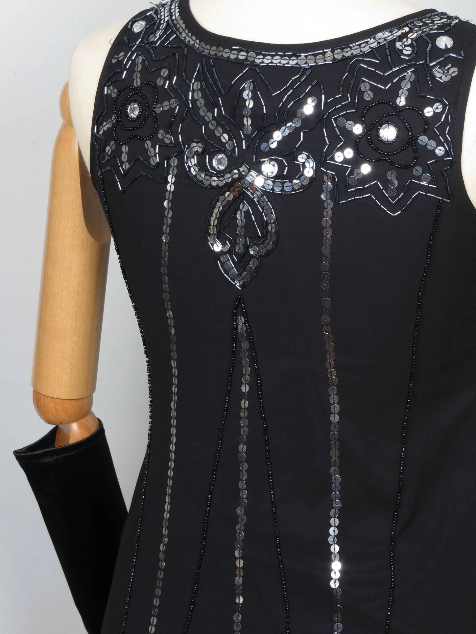 Black 1920s Vintage Style Flapper Dress With Beads S