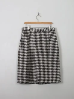 Vintage Black & White Herringbone Pencil Skirt 32" W