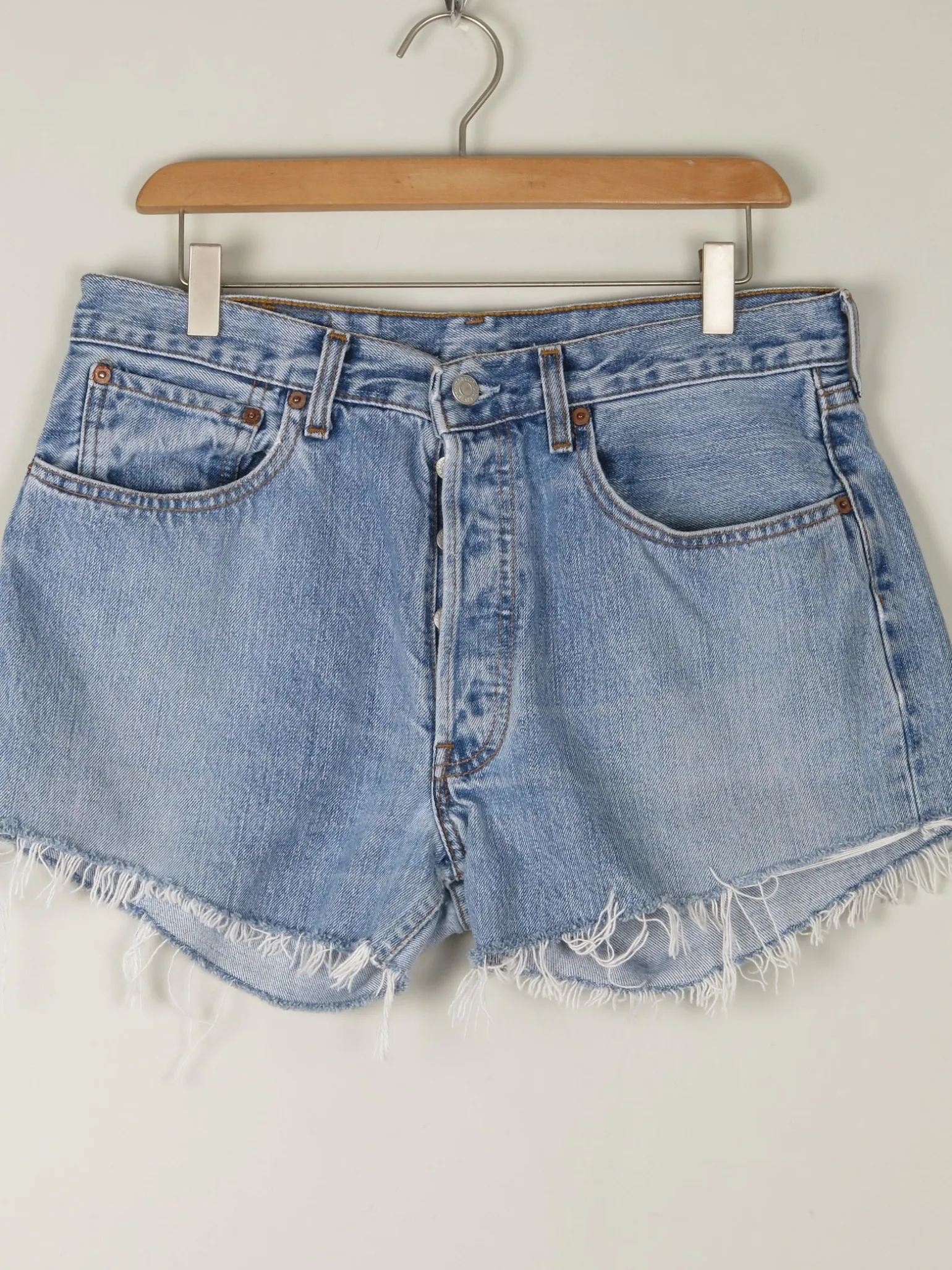 Vintage Levis Denim Shorts 32”
