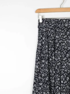 Women’s Black Bermuda Floral Vintage Shorts XS/S 8/10 Approx